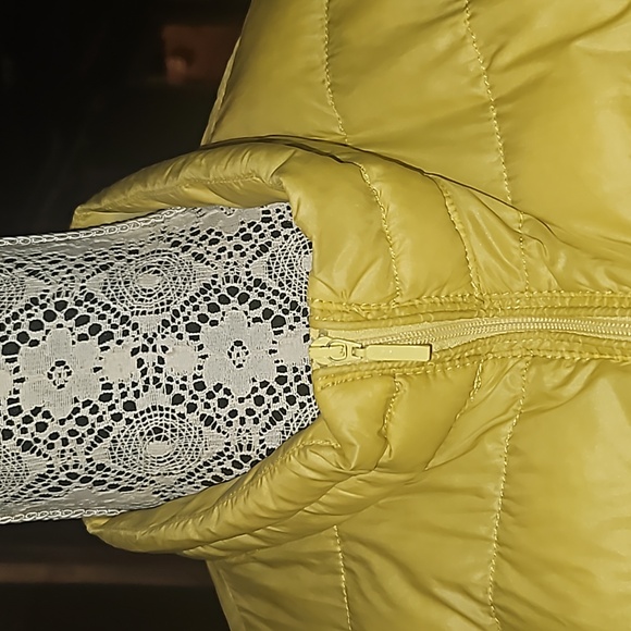 Benetton Yellow Puffer Jacket - Picture 6 of 11